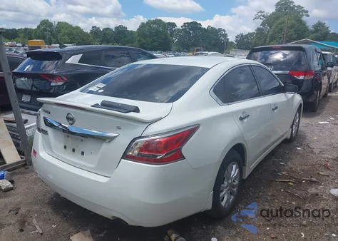 2015 Nissan Altima 2.5 S z USA, uszkodzony, nr VIN 1N4AL3AP5FC164317